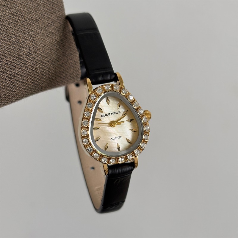 Luxury Watch Gold And Black - Luksusowy damski zegarek kwarcowy, złota owalna