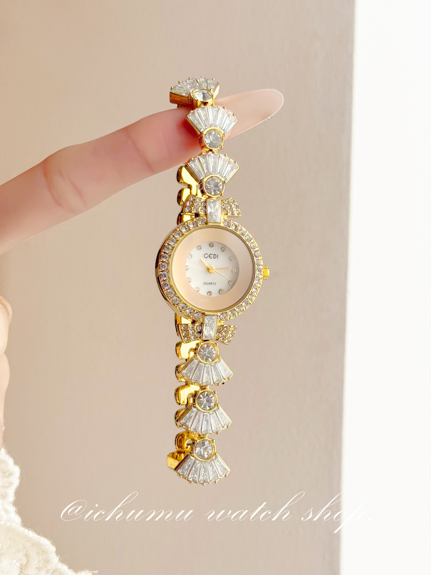 Zegarek damski Mermaid, lekki  – Luxury Watch And Bracelet recenzja i cena