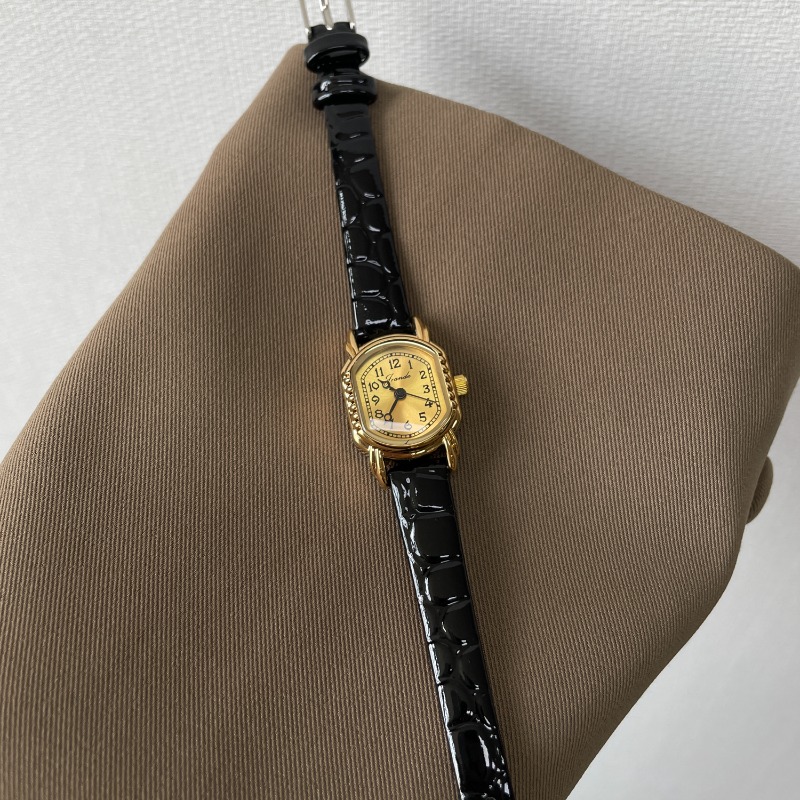 Zegarek damski kwarcowy w styl – Luxury Watch Gold And Black recenzja i cena