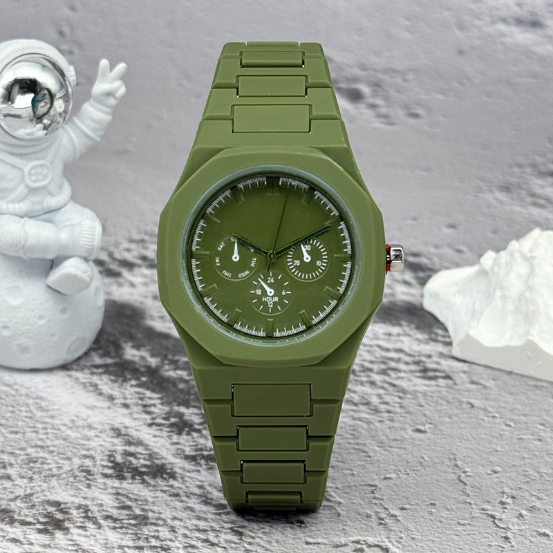 Zegarek damski i męski znanej  – Luxury Watch Mockup recenzja i cena